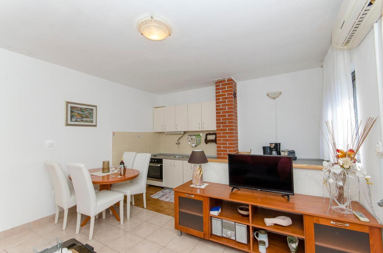 סופטאר Apartments Derado מראה חיצוני תמונה