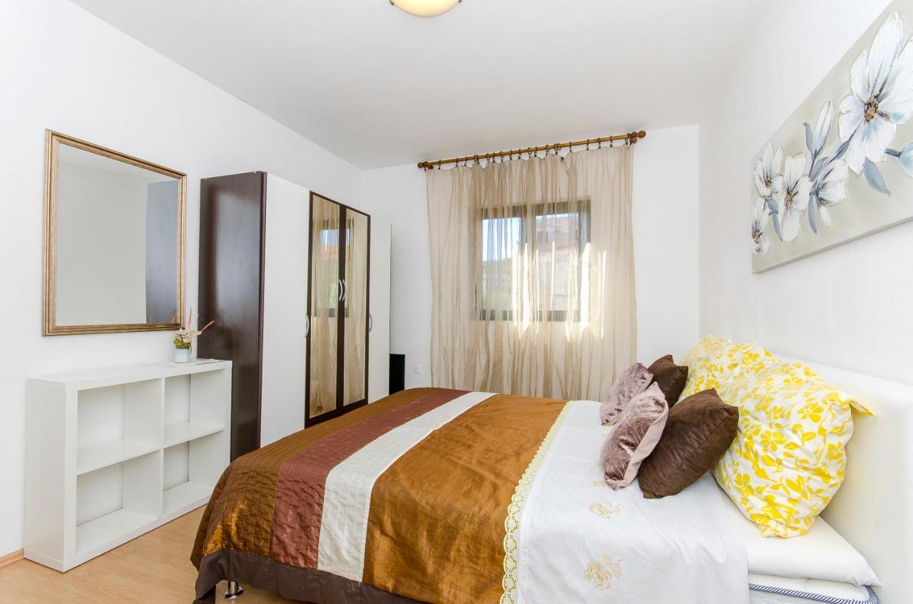 סופטאר Apartments Derado מראה חיצוני תמונה