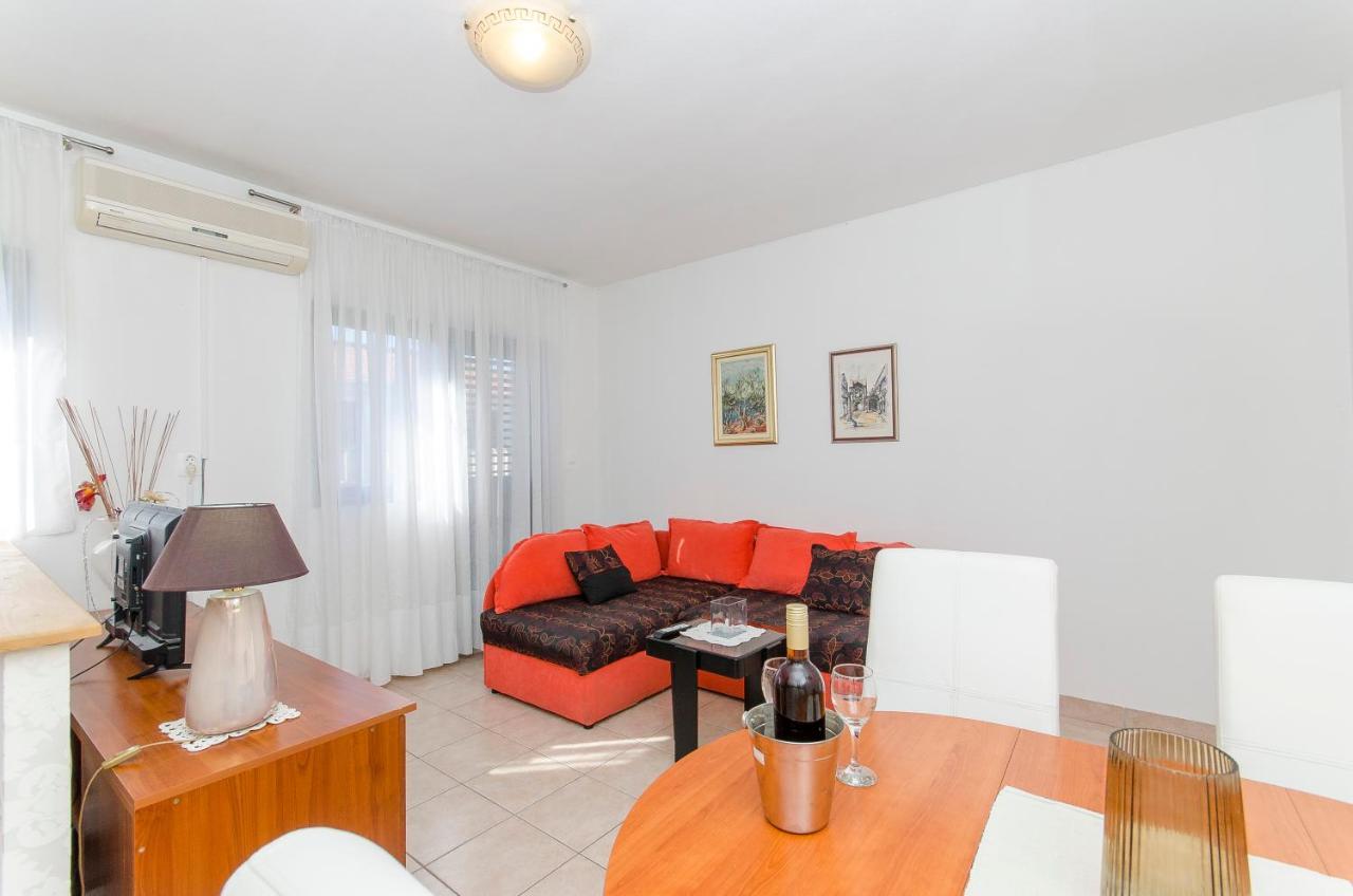 סופטאר Apartments Derado מראה חיצוני תמונה